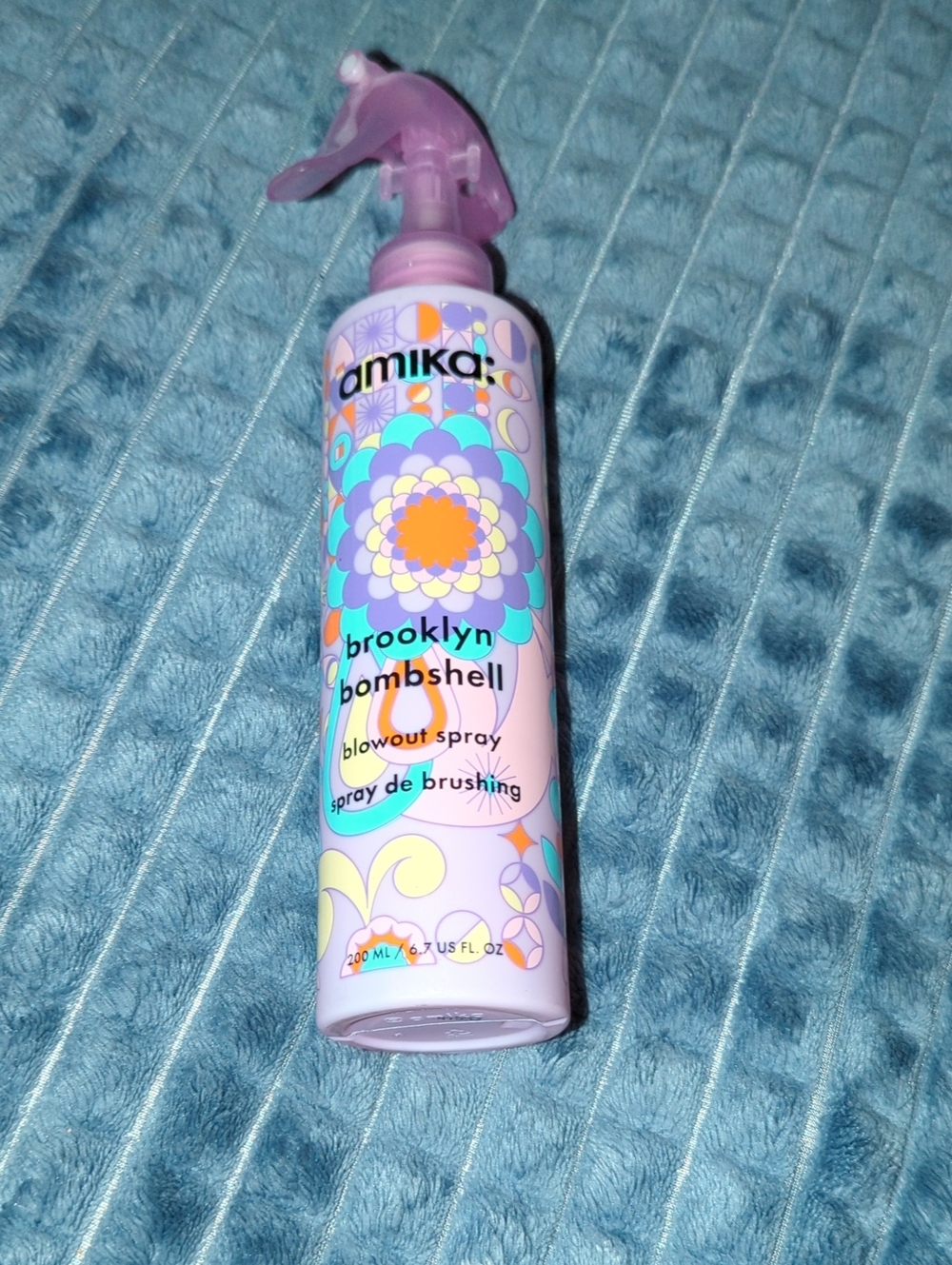 amika Brooklyn Bombshell Blowout Spray - Lavender Pink